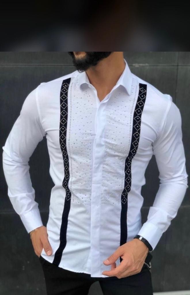 Long-sleeved buttoned shirts