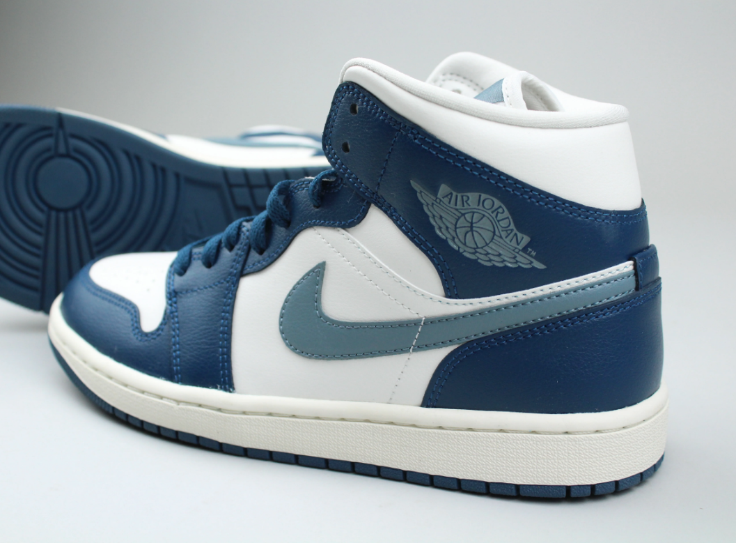 New balance sneakers Air Jordan 1 Mid 'Blue Ozone' (W)
