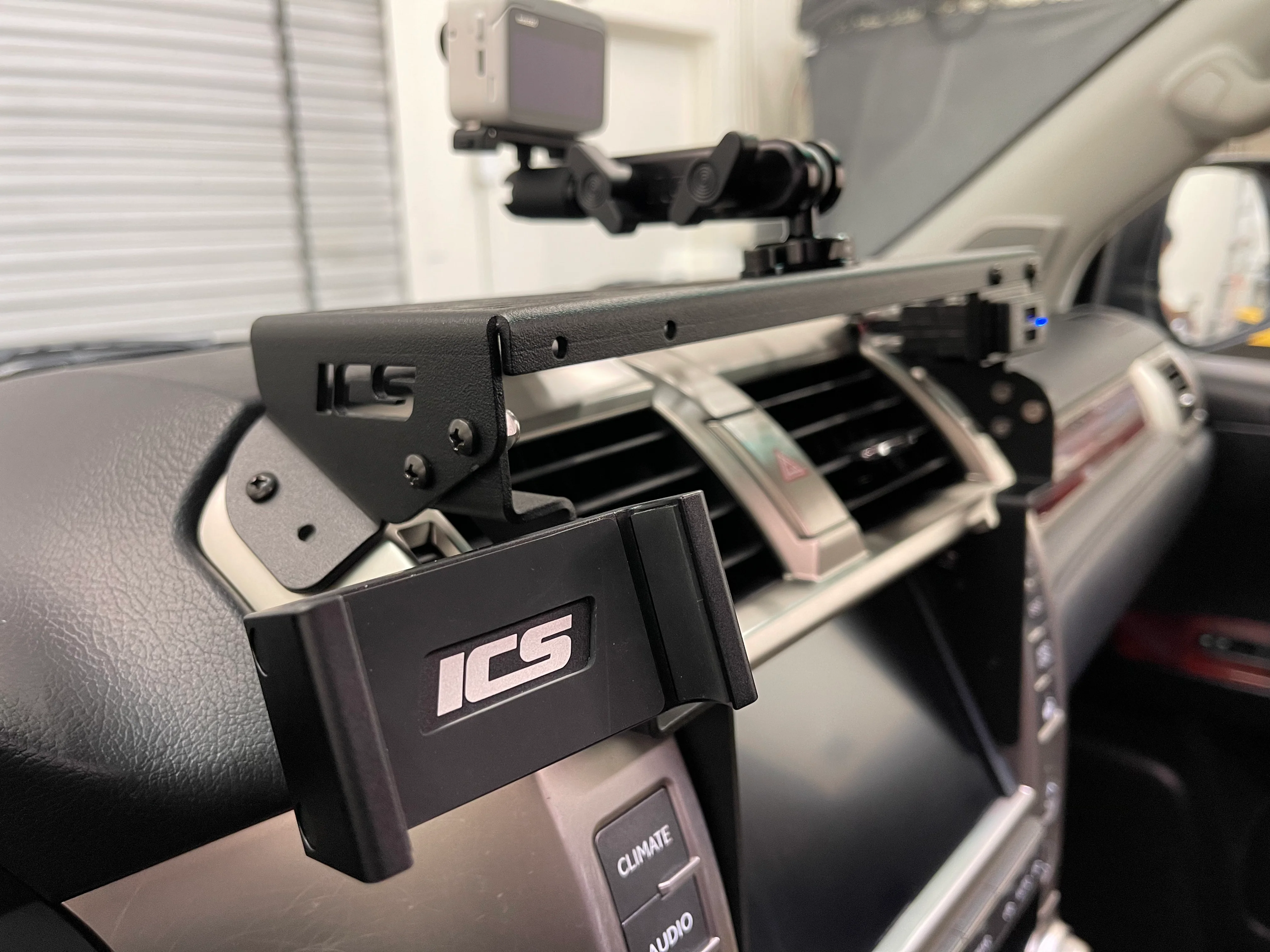 ASICS Dash Mount