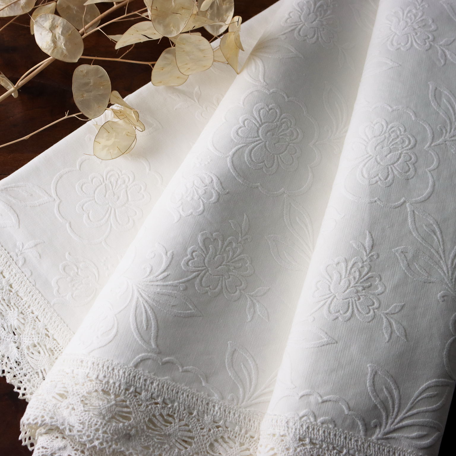 Bedspread - Single - Floral - White