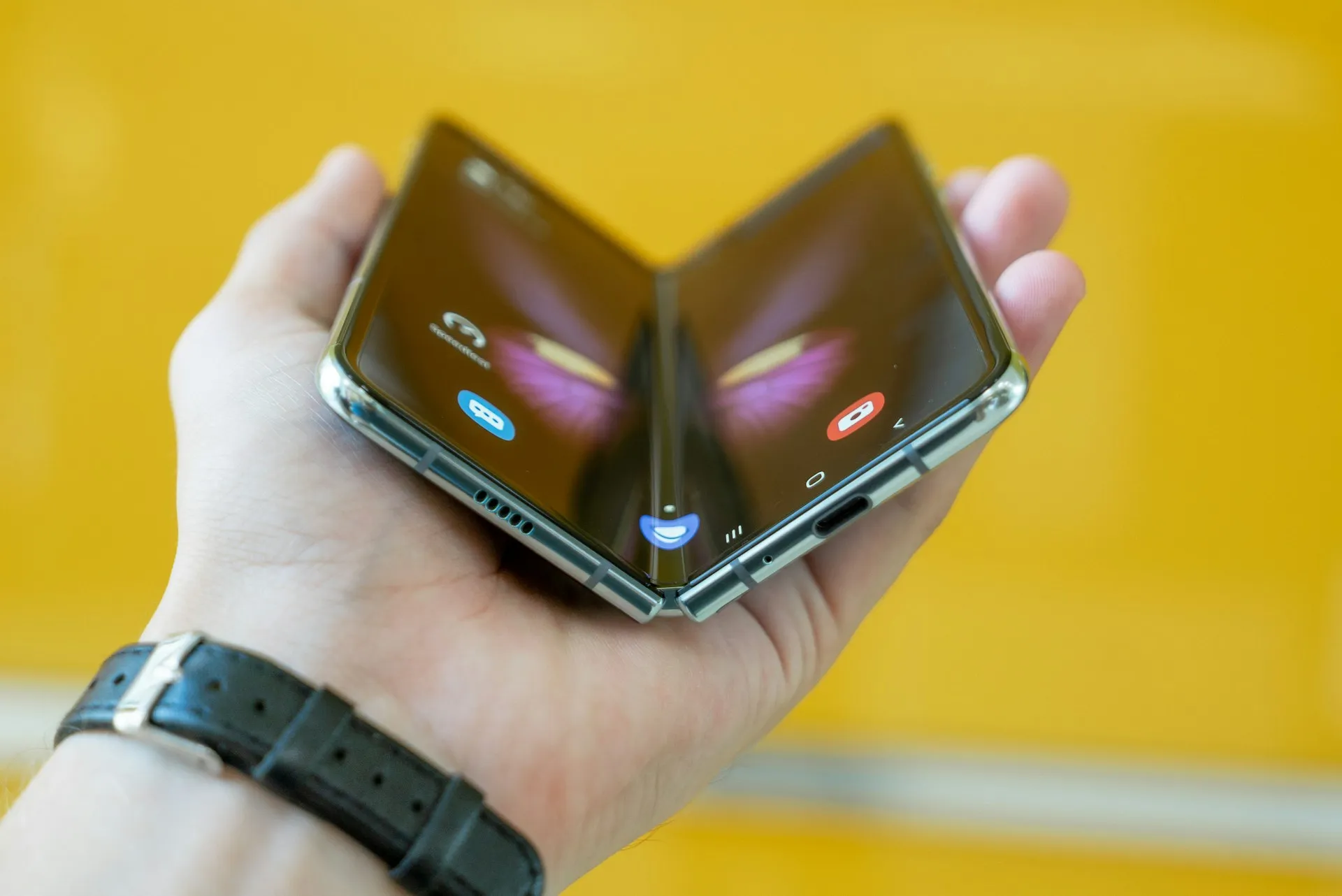 Calzedonia Foldable Phone