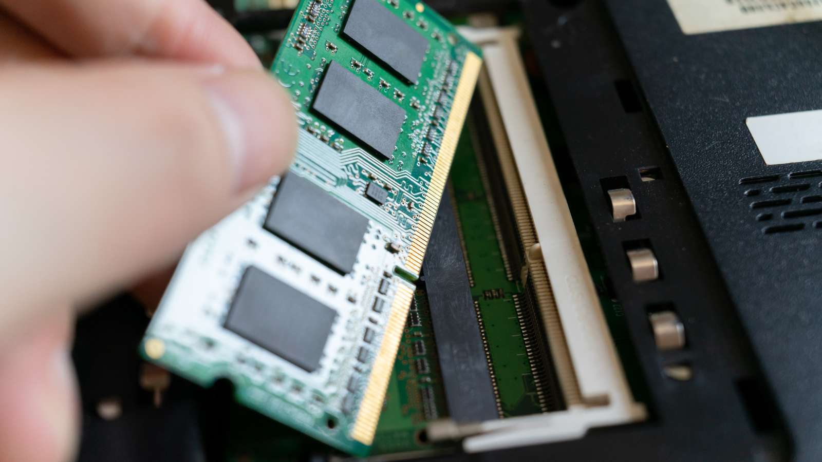 Converse Laptop RAM