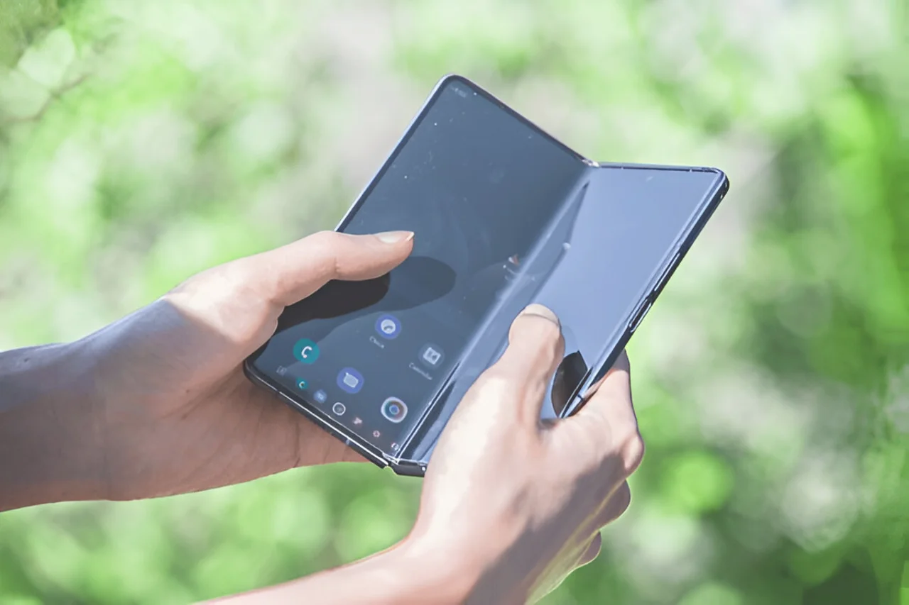 Felicity Foldable Phone