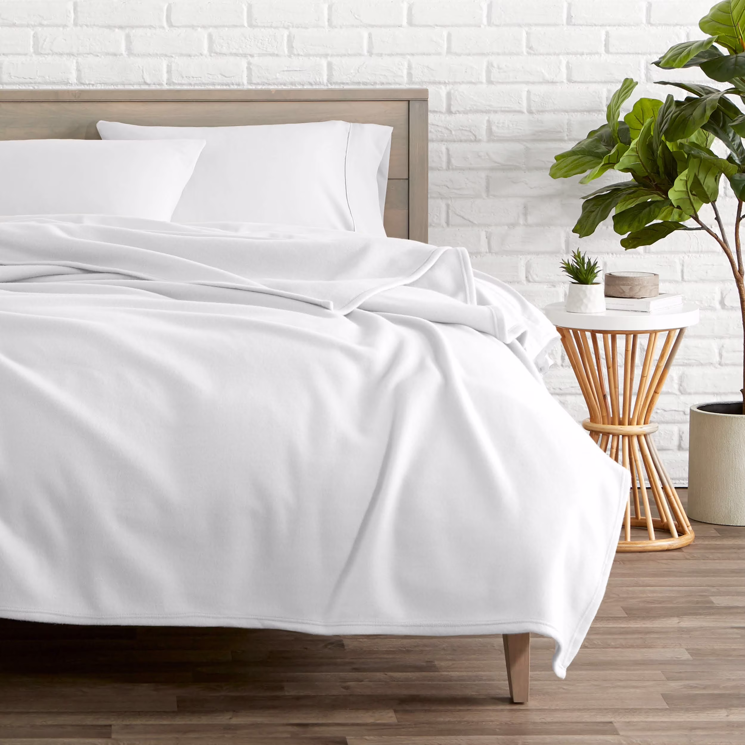 Fleece Blanket - Queen - White