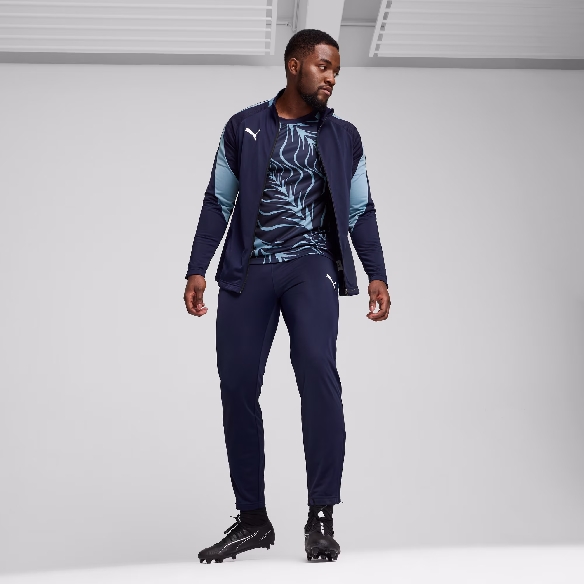 Tracksuit - Shavers and hair removal
