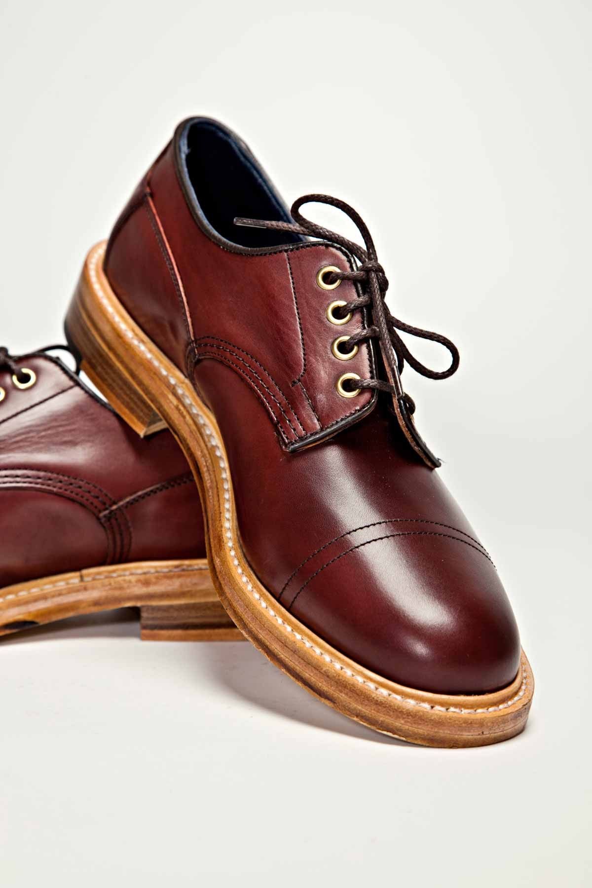 Breathable Burgundy Shoe Horn