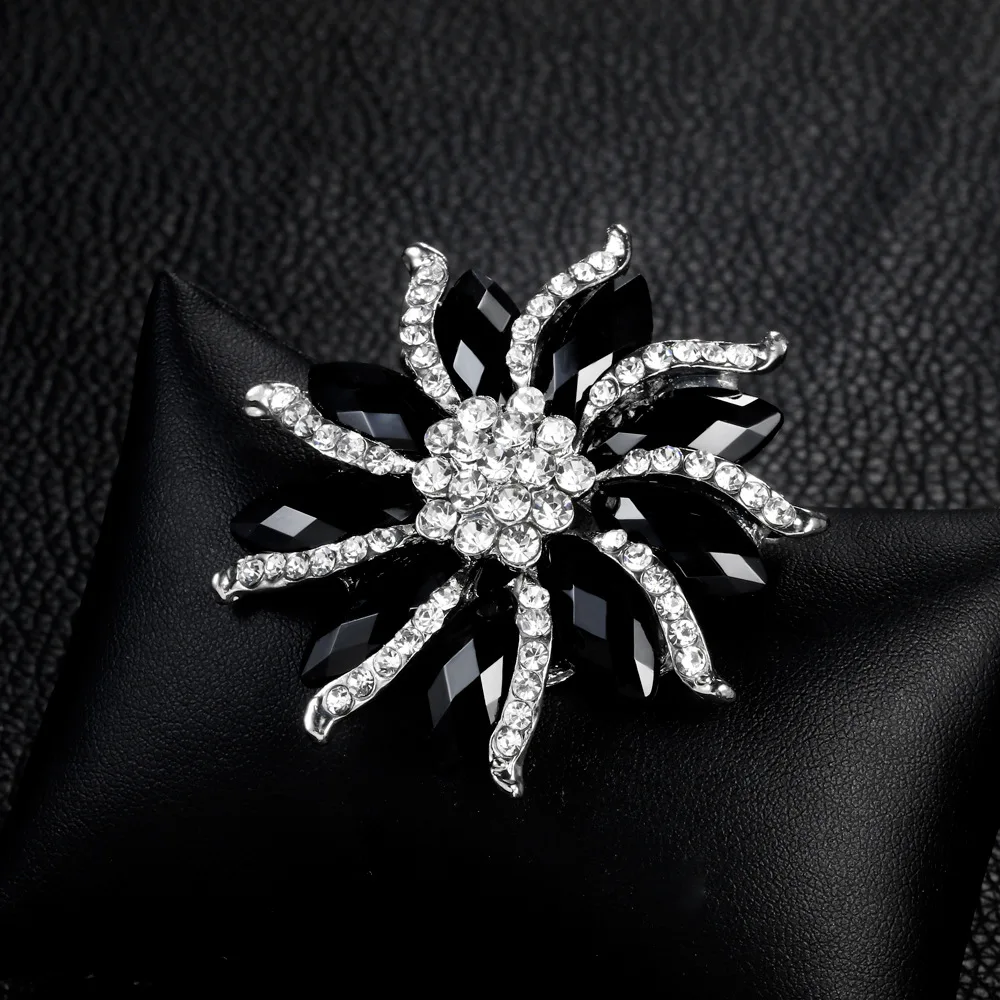 Brooch - Black