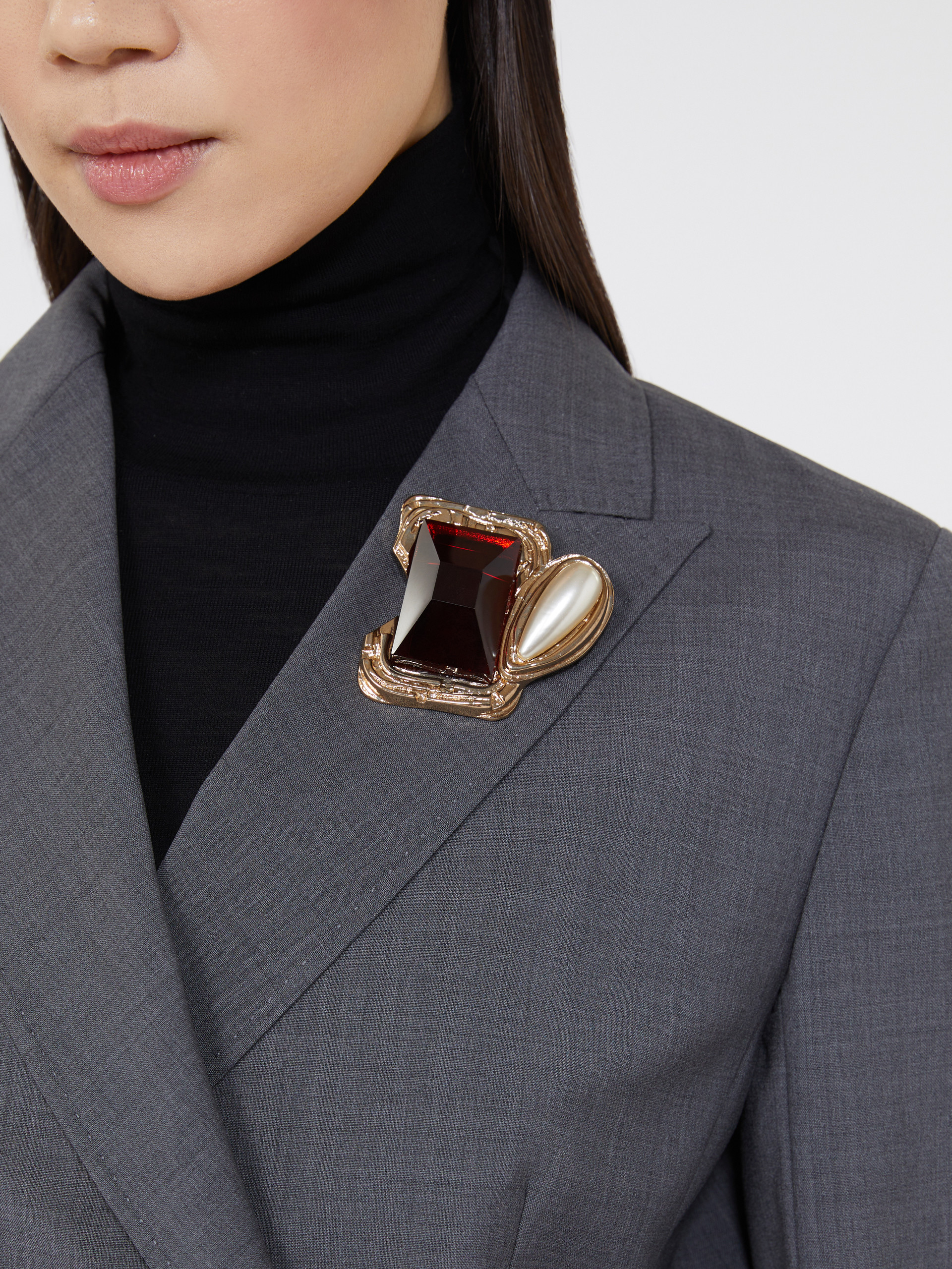 Brooch - Brown