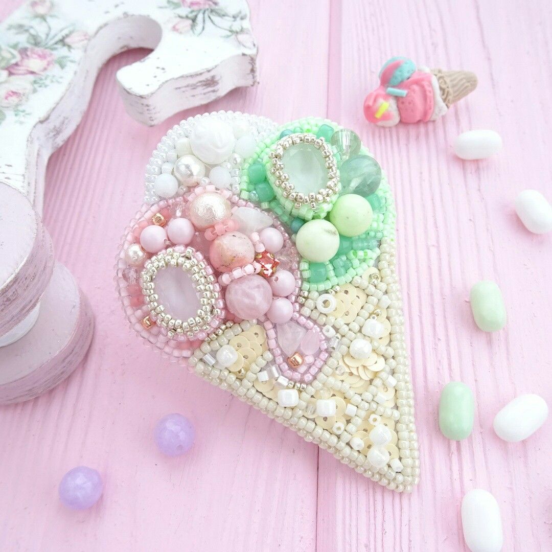 Brooch - Cream