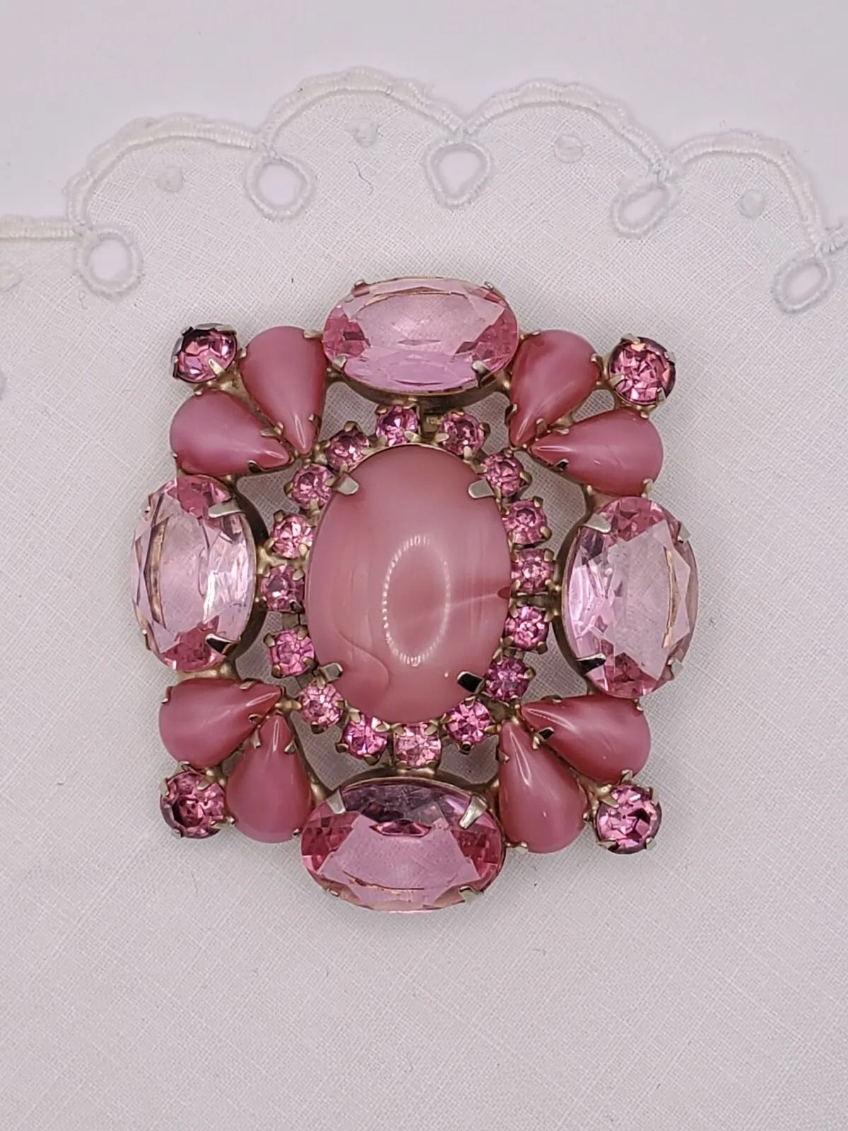 Brooch - Pink