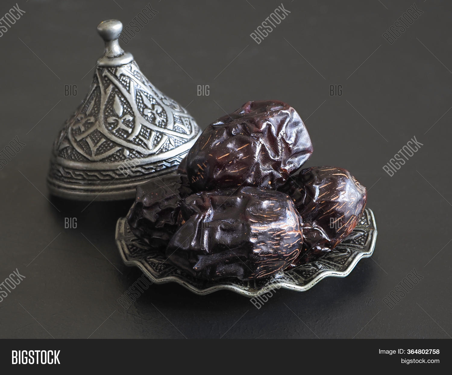 Dates - Ajwa - Brown