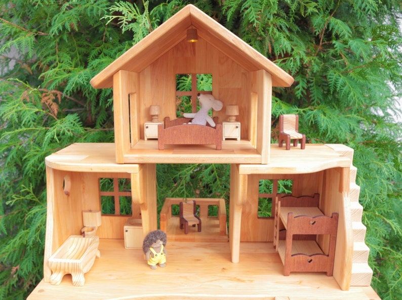 Doll House - 1 Story - Wooden