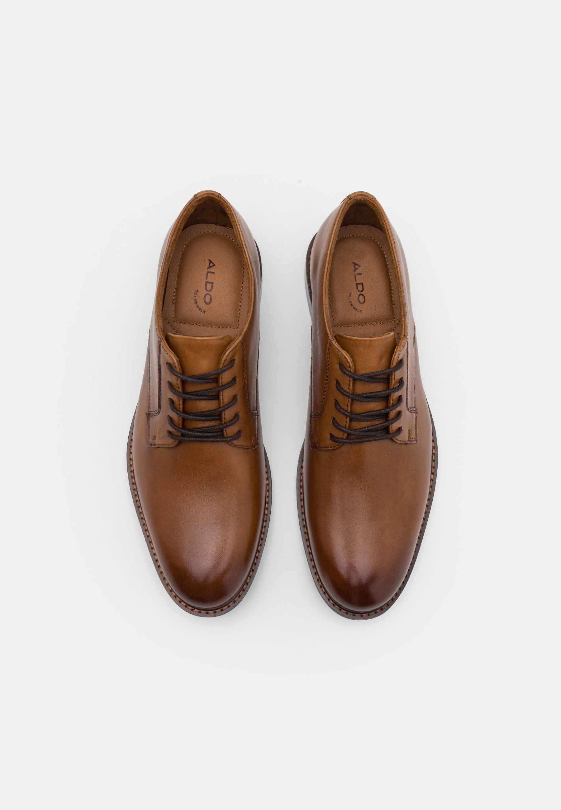 Max Cognac Fit Shoes