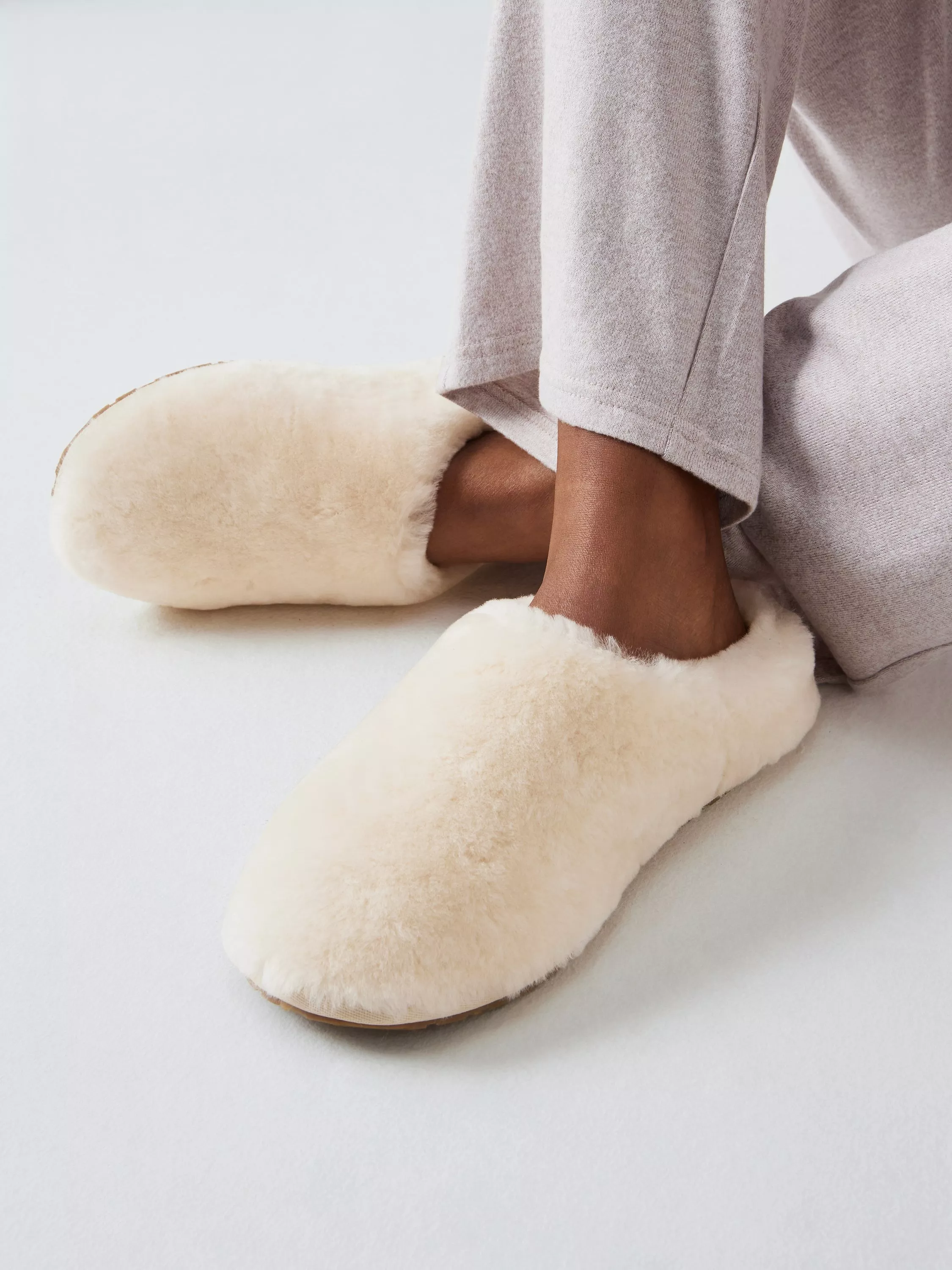 Slippers - Cream
