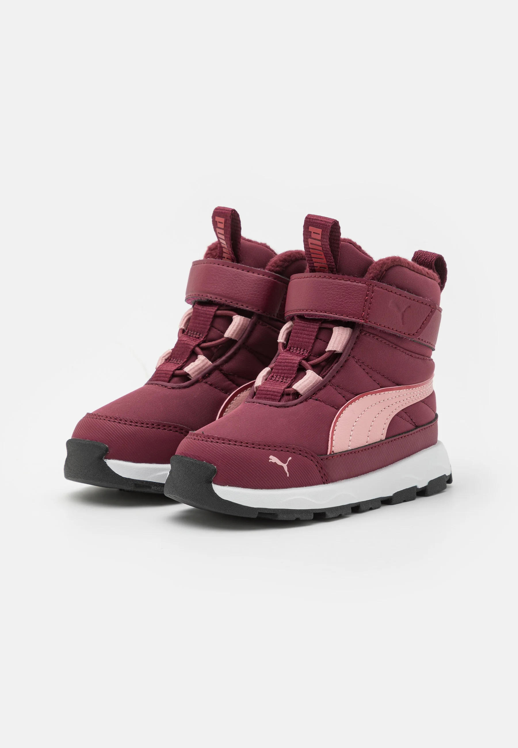 Sleek Winter Hiking Boot Bordeaux