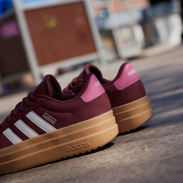 Contemporary Motion Control Shoe Bordeaux
