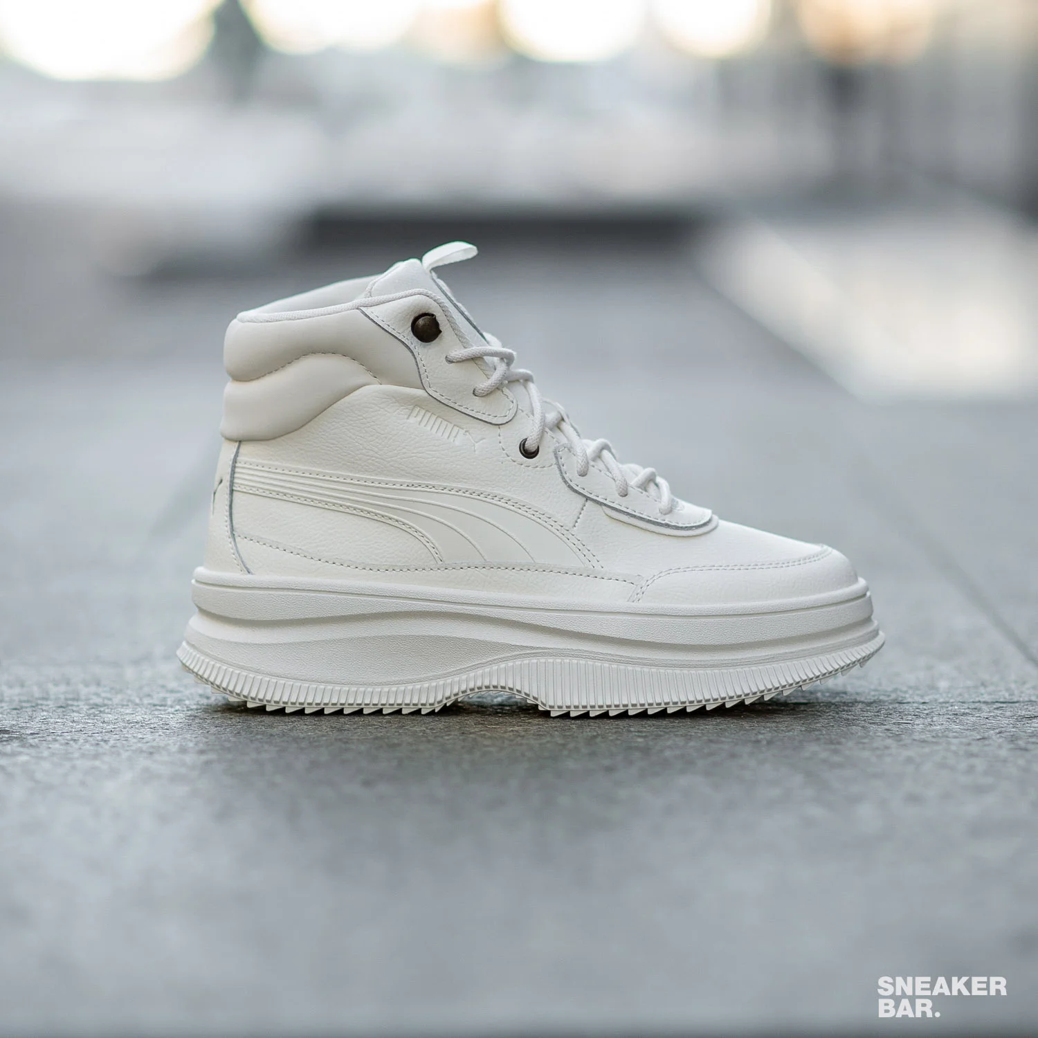 Summit Desert Hiking Boot White