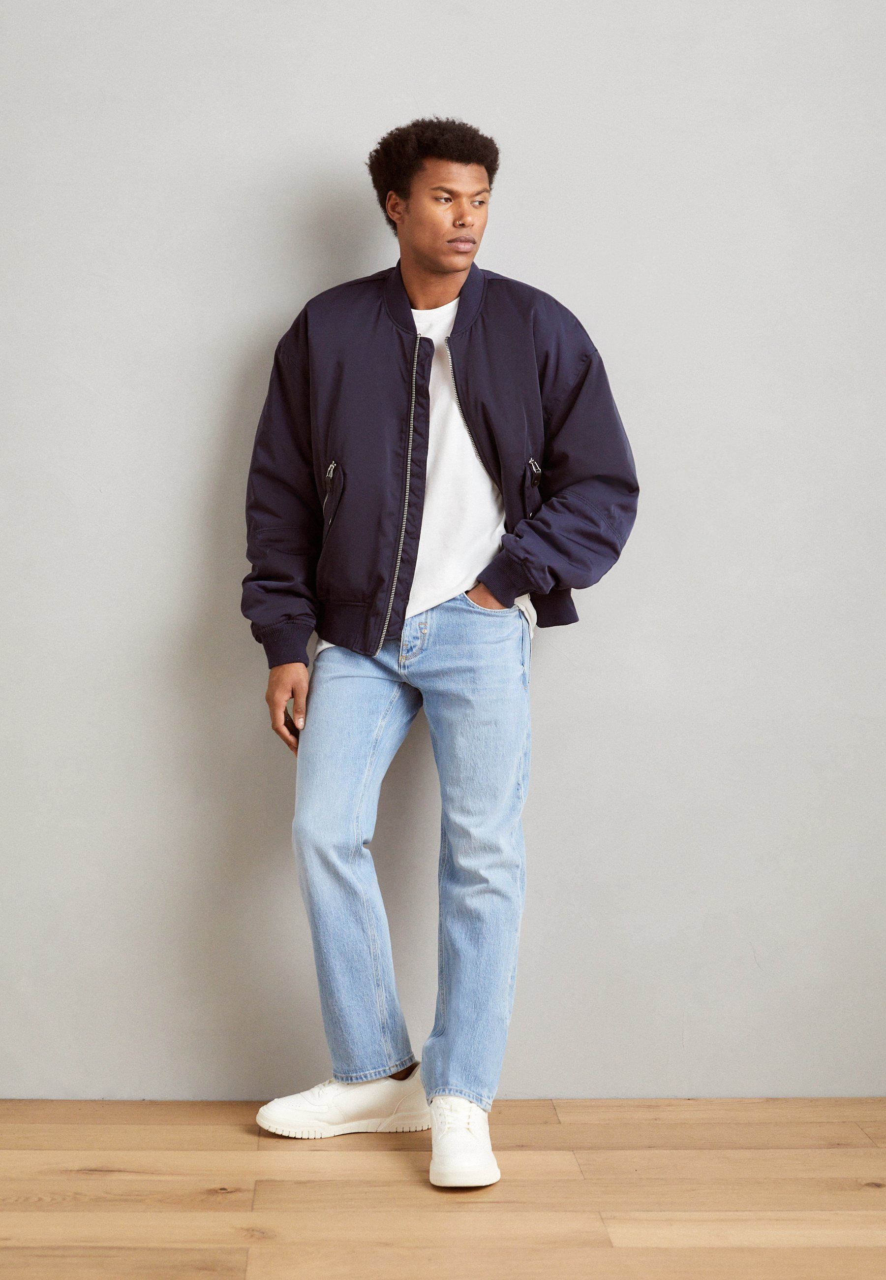 Elegant Men's Denim Jeans Straight Cut Deluxe