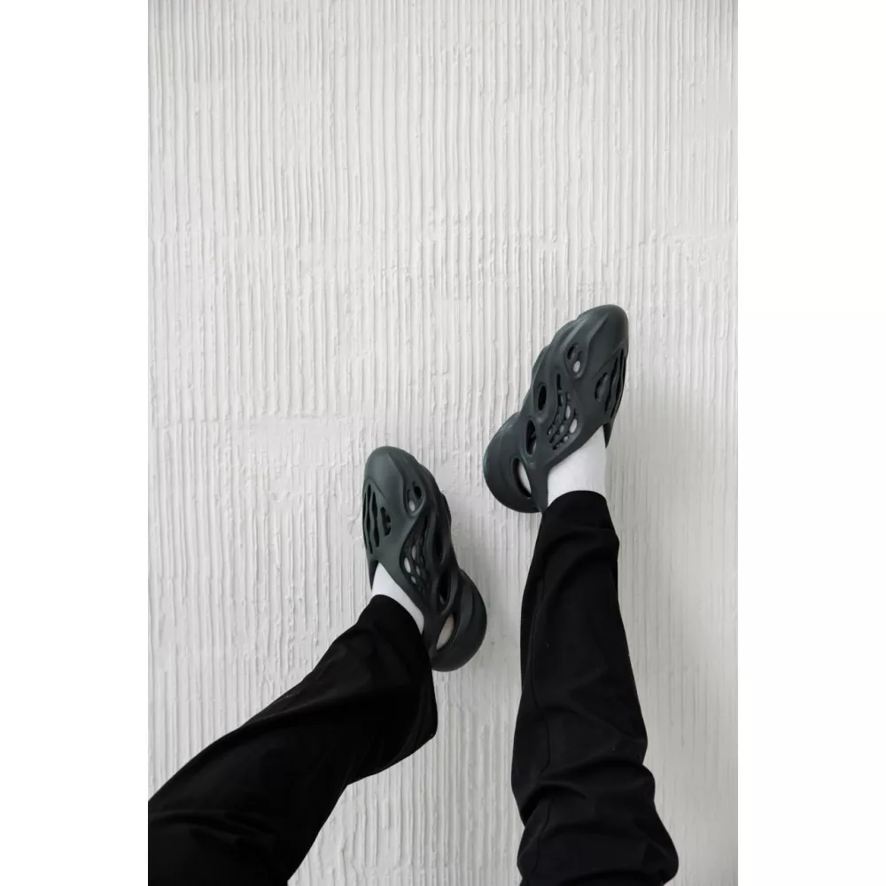 Active Long Distance Runner Onyx