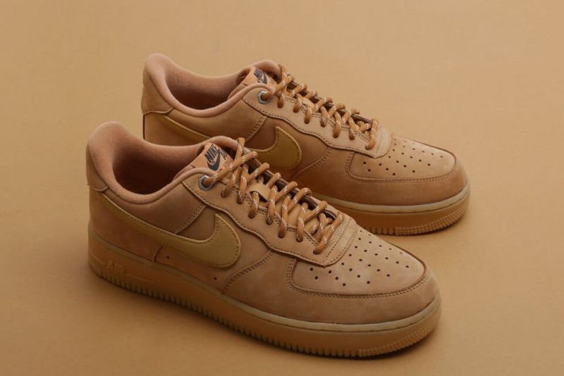 Evolution Wholecut Oxford Beige