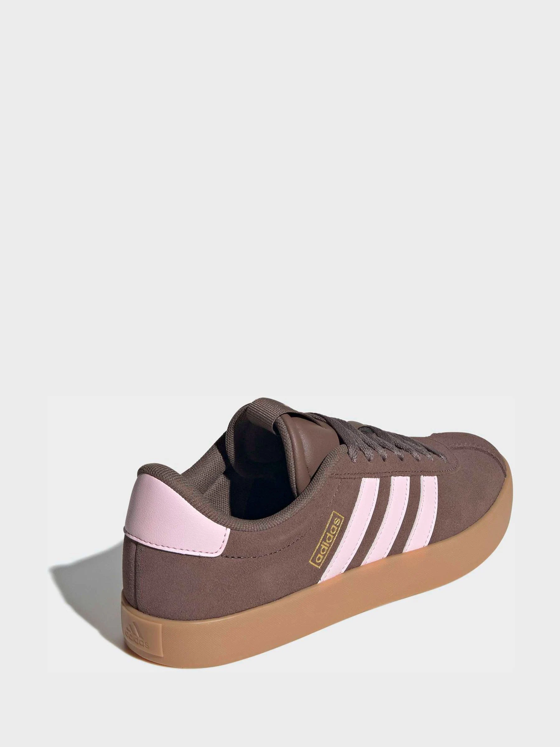 Sleek Court Tennis Shoe Brown