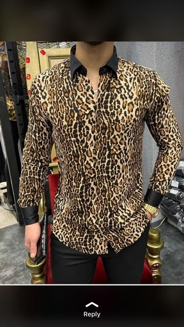 Long-sleeved buttoned shirts
