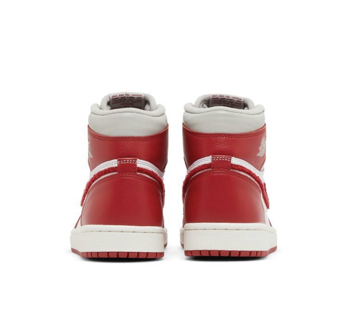 Air Jordan 1 Retro High OG Varsity Red