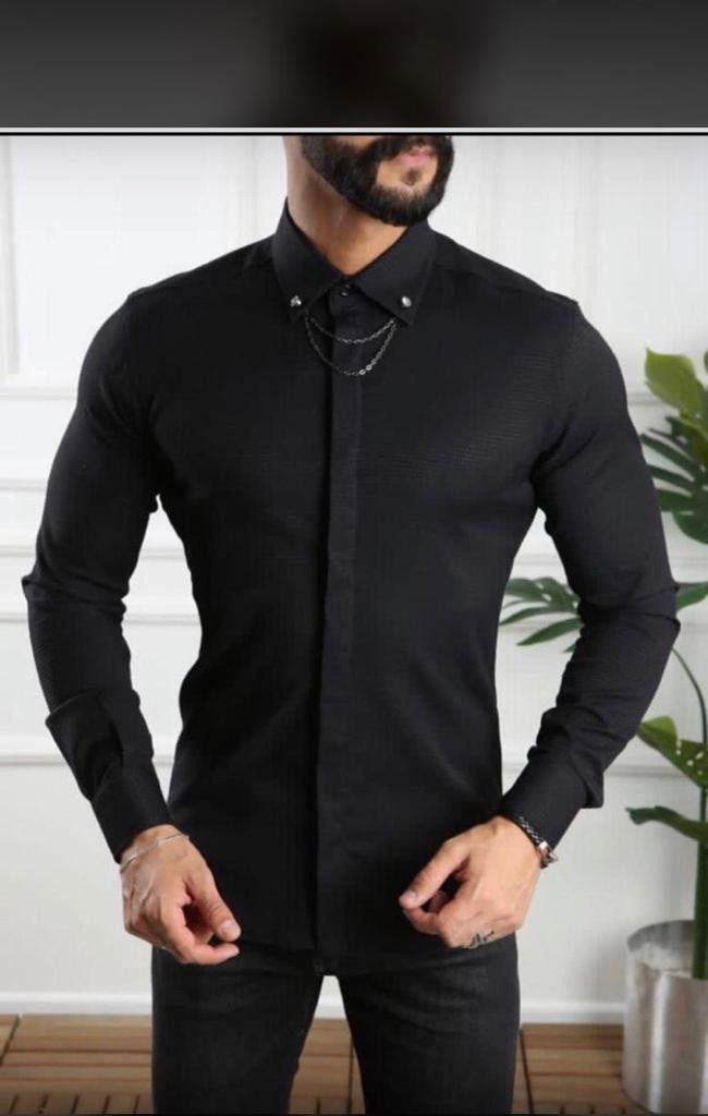 Long-sleeved buttoned shirts