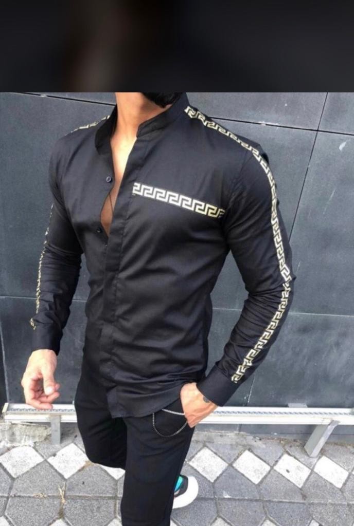 Long-sleeved buttoned shirts
