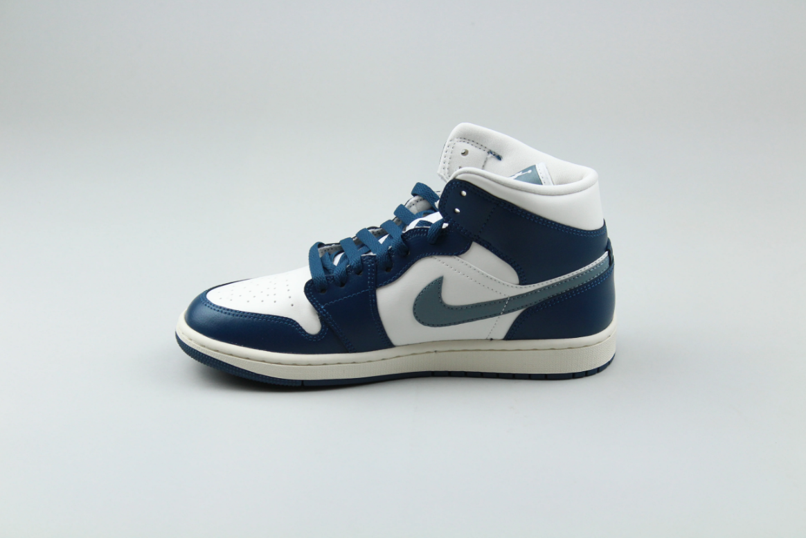 New balance sneakers Air Jordan 1 Mid 'Blue Ozone' (W)