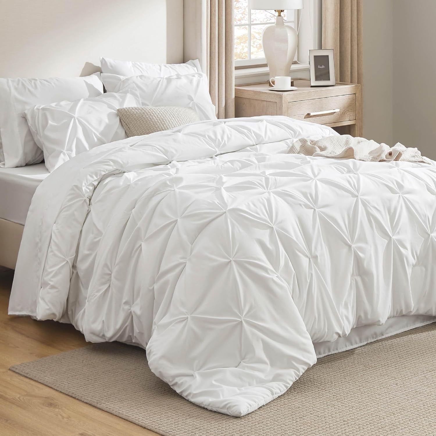 Comforter - Queen - White