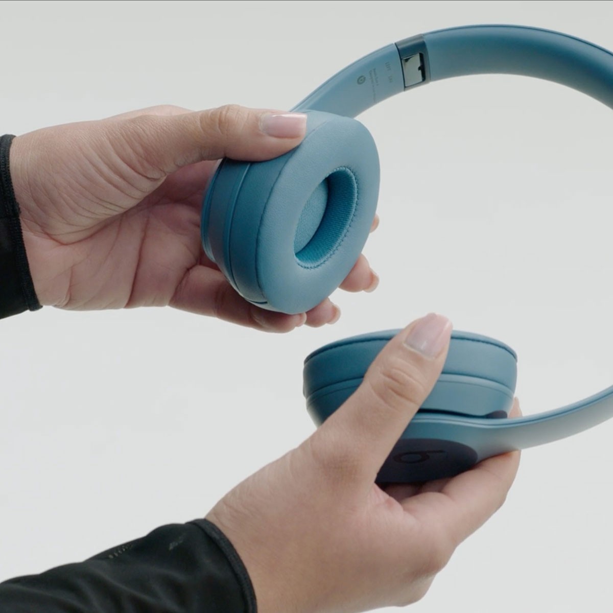 Beats Solo 4 - Wireless Bluetooth On-Ear Headphones, Apple & Android Compatible, Up to 50 Hours of Battery