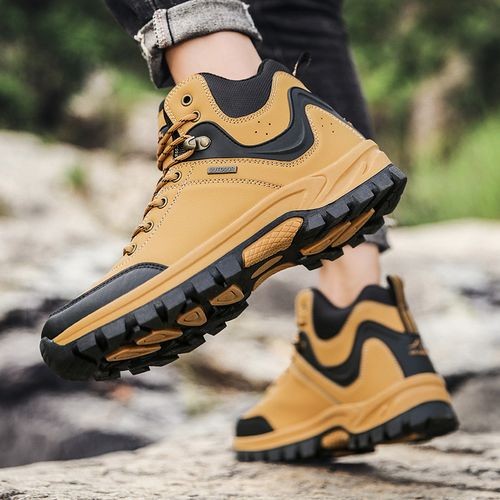 Men's Non-Slip Outdoor Climbing Shoes High Top Multifunctional Outdoor Men's Shoes Rock Climbing Shoes Brown